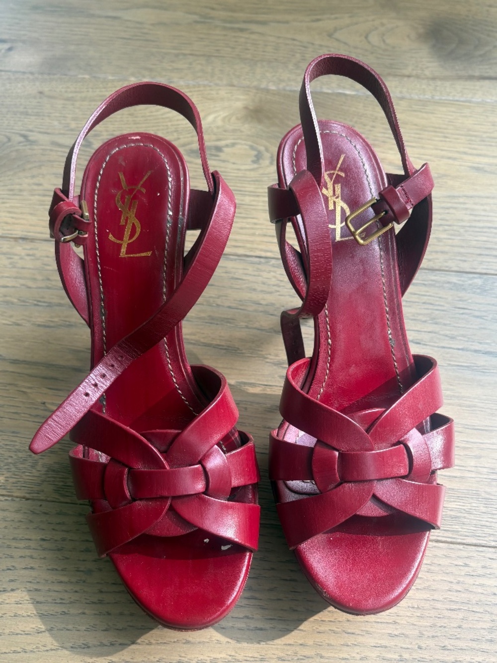 Tribute Saint Laurent sandals